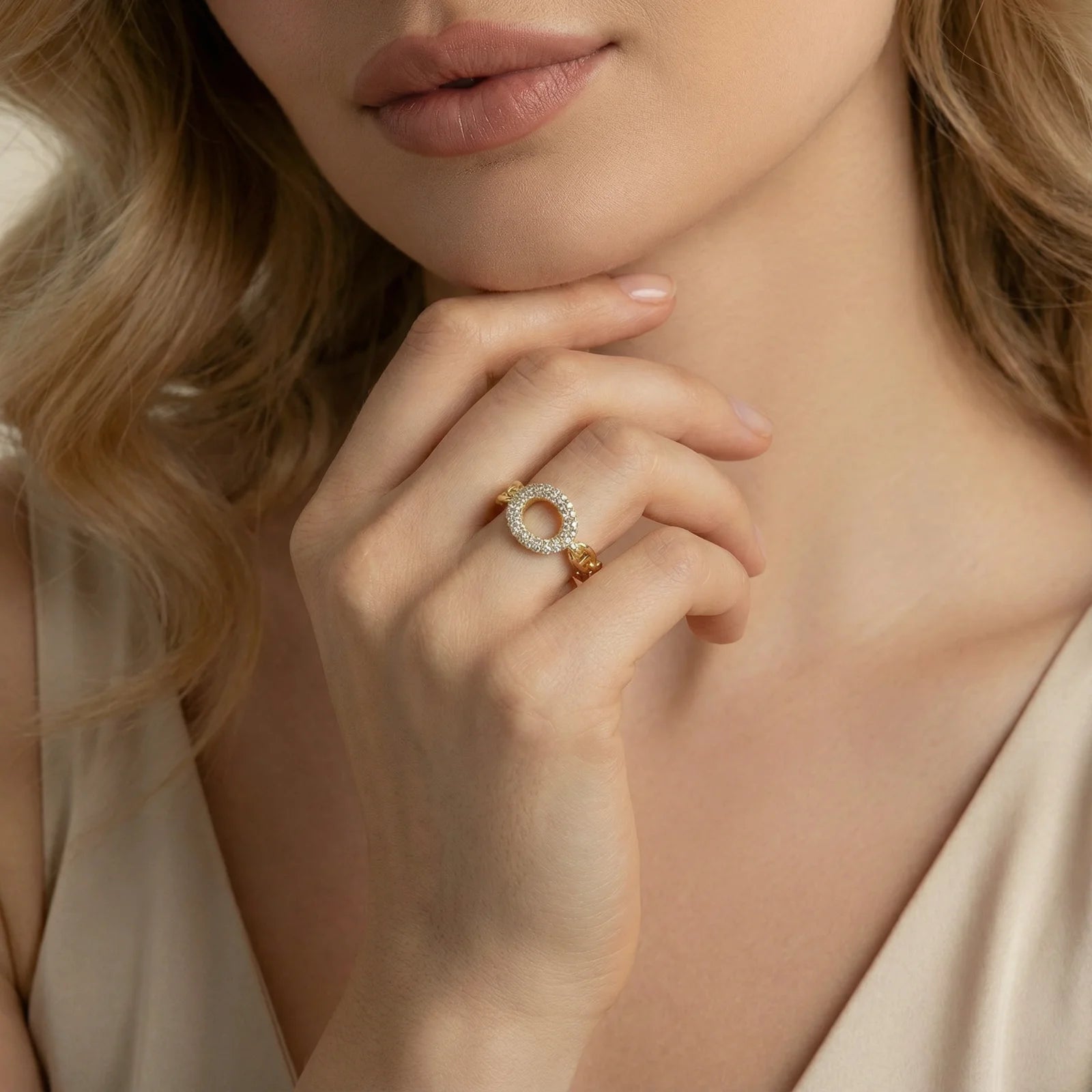 Statement-Ring aus goldener Kette