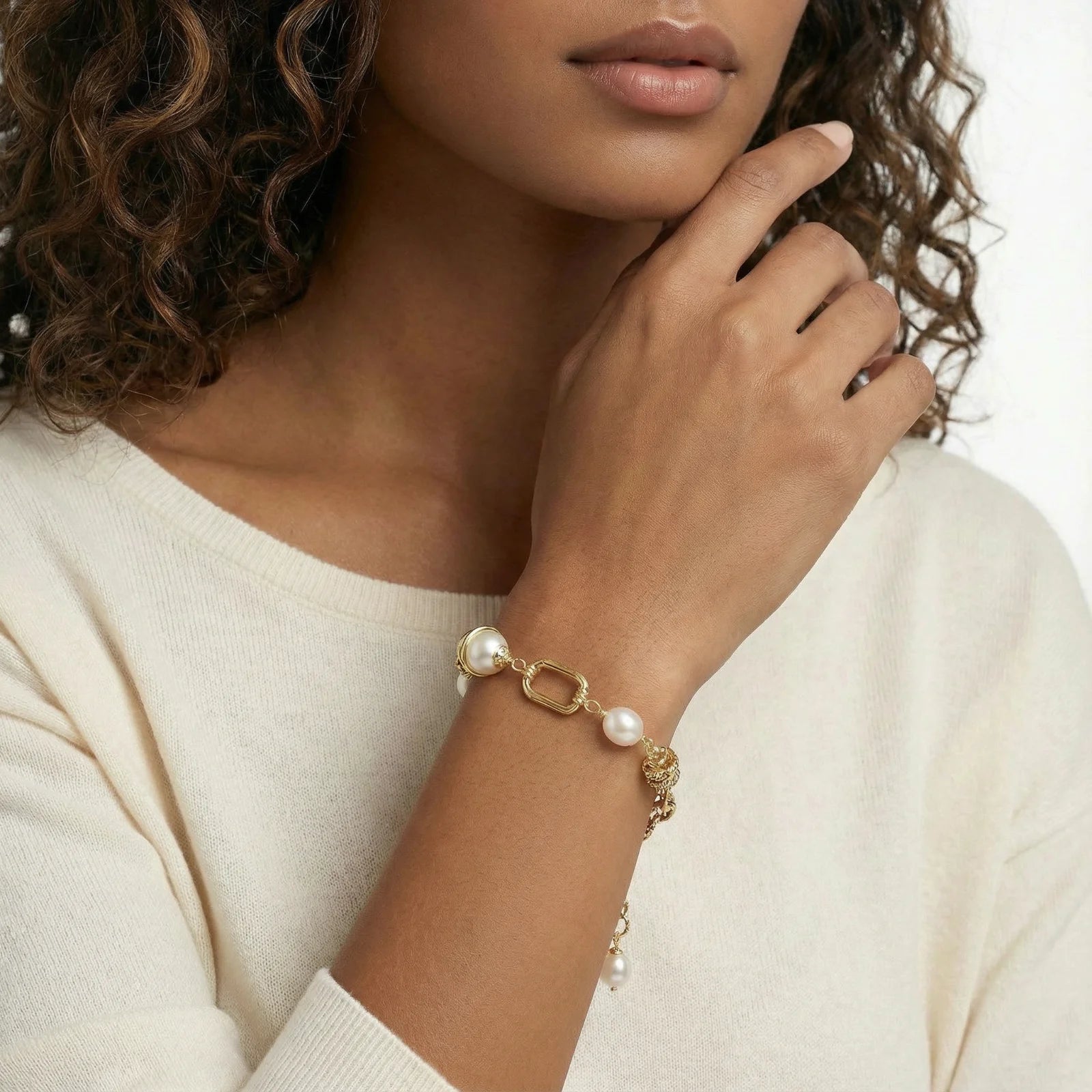 Armband aus goldener Perlenkette