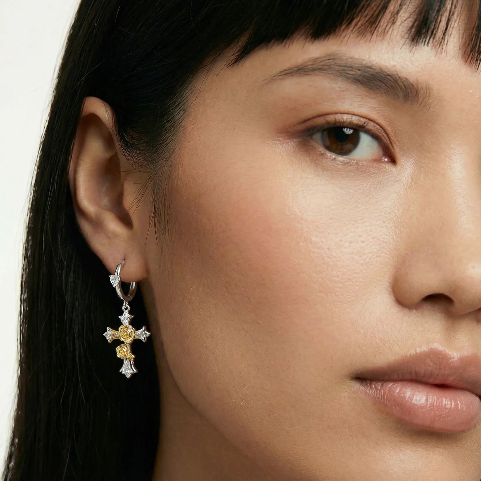 Goldene Rosenkreuz-Ohrringe