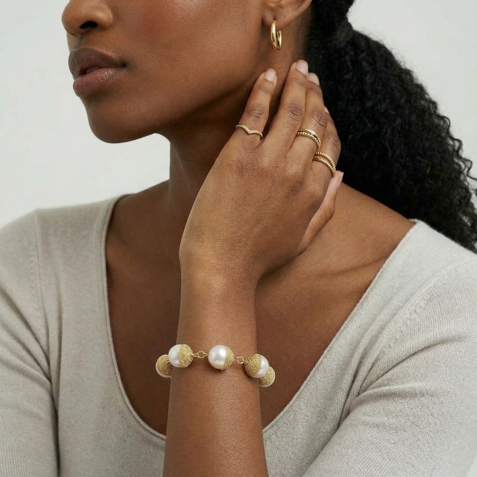 Goldenes Perlenarmband